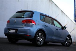 2010 Volkswagen Golf - Thumbnail