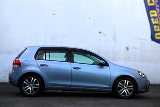 2010 Volkswagen Golf - Thumbnail