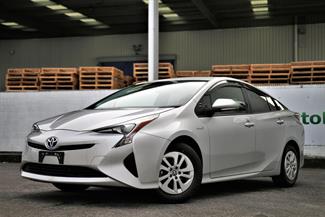 2017 Toyota Prius - Thumbnail