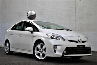 2015 Toyota Prius - Thumbnail