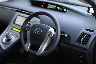 2015 Toyota Prius - Thumbnail