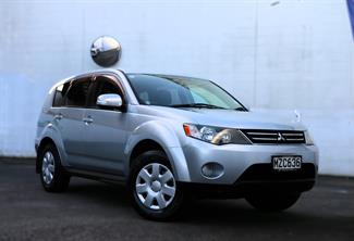 2009 Mitsubishi Outlander - Thumbnail