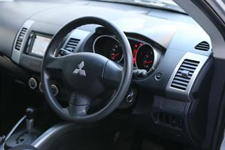 2009 Mitsubishi Outlander - Thumbnail