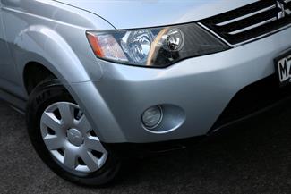 2009 Mitsubishi Outlander - Thumbnail