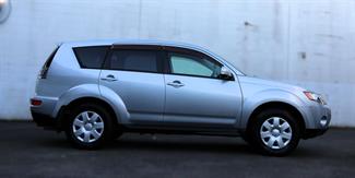 2009 Mitsubishi Outlander - Thumbnail