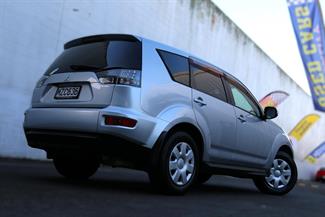 2009 Mitsubishi Outlander - Thumbnail