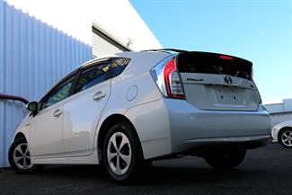 2015 Toyota Prius - Thumbnail