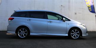 2011 Toyota Wish - Thumbnail