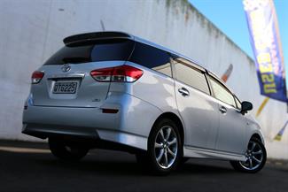 2011 Toyota Wish - Thumbnail