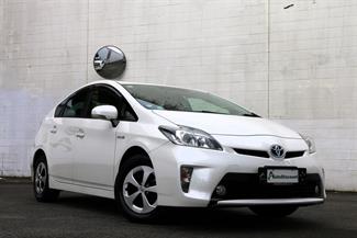 2015 Toyota Prius - Thumbnail