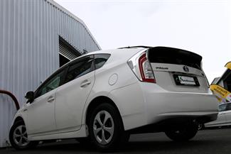 2015 Toyota Prius - Thumbnail