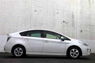 2015 Toyota Prius - Thumbnail