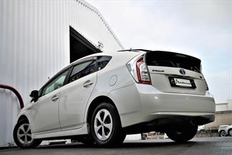 2015 Toyota Prius - Thumbnail