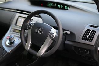 2015 Toyota Prius - Thumbnail