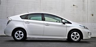 2015 Toyota Prius - Thumbnail