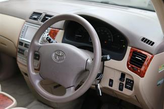 2005 Toyota Ipsum - Thumbnail