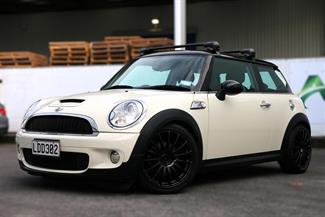 2008 Mini Cooper - Thumbnail