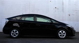 2015 Toyota Prius - Thumbnail