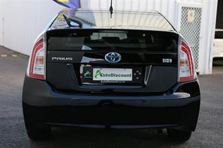 2015 Toyota Prius - Thumbnail