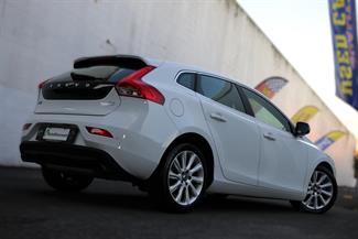 2015 Volvo V40 - Thumbnail