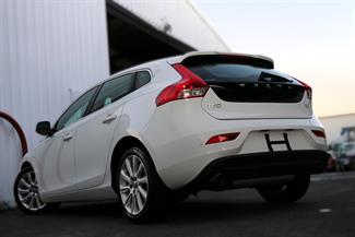 2015 Volvo V40 - Thumbnail