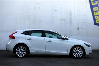 2015 Volvo V40 - Thumbnail