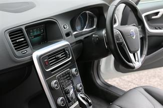 2013 Volvo V60 - Thumbnail