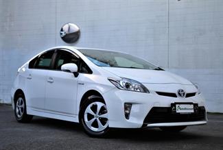 2015 Toyota Prius - Thumbnail